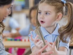 Orang Tua Perlu Tahu Ini, 5 Penyebab Anak Sulit Fokus Belajar